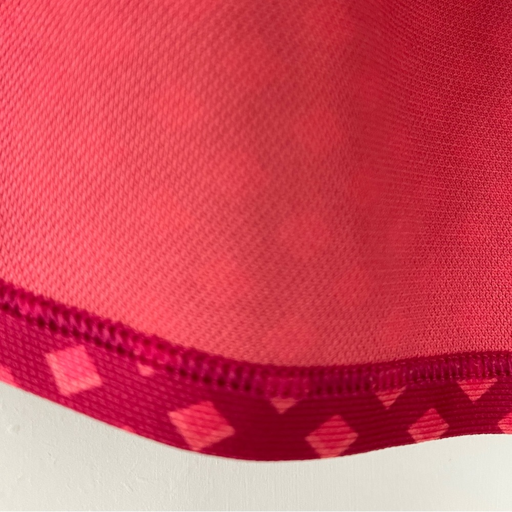 UNDER ARMOR RED PRINT RUNNING SHORTS - Picture 3 of 7